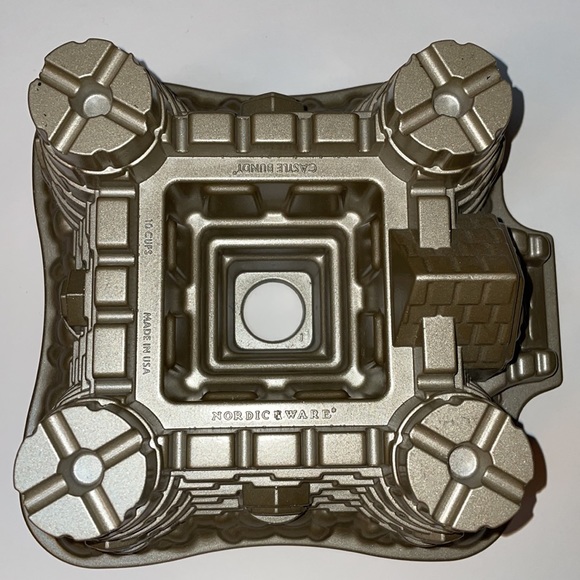 Nordic Ware Castle Sandcastle Bundt Cake Pan Cast Aluminum 10 Cup - Picture 5 of 6